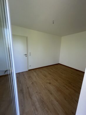 Zimmer - Balkon-Wohnung mit Grünblick