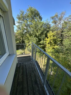 Balkon rund um die Wohnung - Balkon-Wohnung mit Grünblick